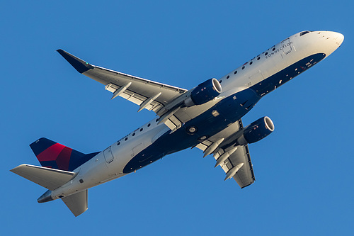 SkyWest Airlines Embraer ERJ-175 N256SY at Los Angeles International Airport (KLAX/LAX)