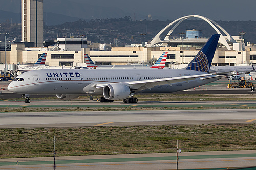 United Airlines Boeing 787-9 N26960 at Los Angeles International Airport (KLAX/LAX) United Airlines Boeing 787-9 N26960 at Los Angeles International Airport (KLAX/LAX)