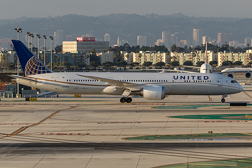 United Airlines Boeing 787-9 N29968 at Los Angeles International Airport (KLAX/LAX)