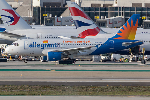 Allegiant Air Airbus A319-100 N305NV at Los Angeles International Airport (KLAX/LAX)