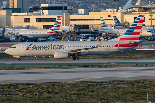 American Airlines Boeing 737-800 N355PU at Los Angeles International Airport (KLAX/LAX) American Airlines Boeing 737-800 N355PU at Los Angeles International Airport (KLAX/LAX)