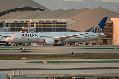 United Airlines Boeing 787-9 N35953 at Los Angeles International Airport (KLAX/LAX)
