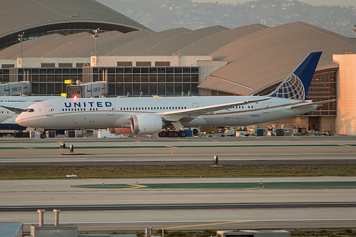 United Airlines Boeing 787-9 N35953 at Los Angeles International Airport (KLAX/LAX) United Airlines Boeing 787-9 N35953 at Los Angeles International Airport (KLAX/LAX)