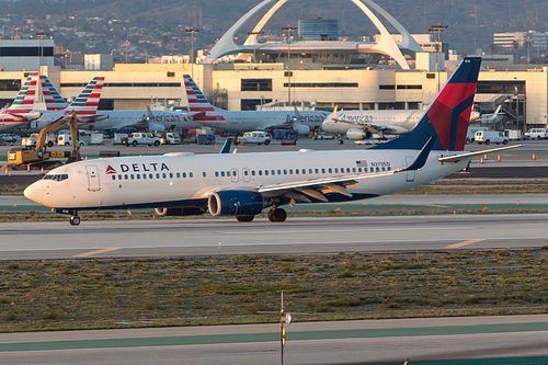 Delta Air Lines Boeing 737-800 N3735D at Los Angeles International Airport (KLAX/LAX)