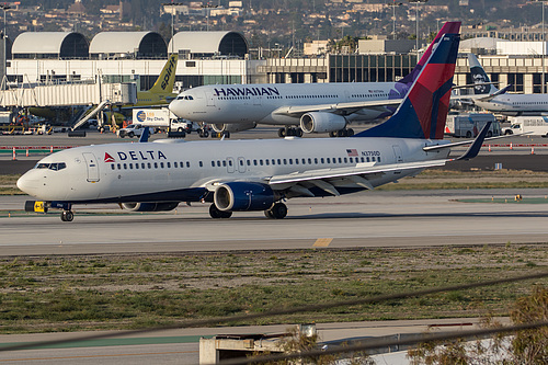 Delta Air Lines Boeing 737-800 N3750D at Los Angeles International Airport (KLAX/LAX)