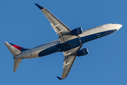 Delta Air Lines Boeing 737-800 N379DA at Los Angeles International Airport (KLAX/LAX)