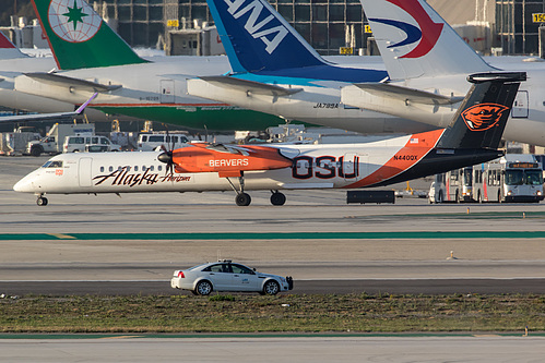 Horizon Air DHC Dash-8-400 N440QX at Los Angeles International Airport (KLAX/LAX)