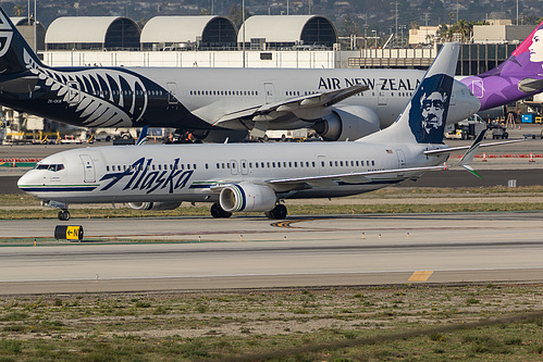 Alaska Airlines Boeing 737-900ER N491AS at Los Angeles International Airport (KLAX/LAX)