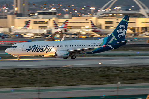 Alaska Airlines Boeing 737-800 N526AS at Los Angeles International Airport (KLAX/LAX)