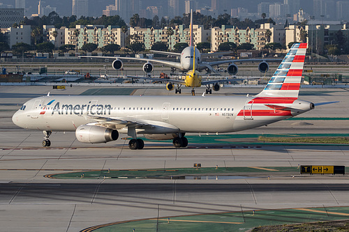 American Airlines Airbus A321-200 N579UW at Los Angeles International Airport (KLAX/LAX) American Airlines Airbus A321-200 N579UW at Los Angeles International Airport (KLAX/LAX)