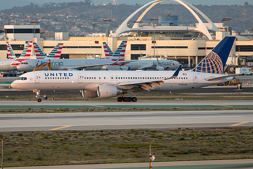 United Airlines Boeing 757-200 N597UA at Los Angeles International Airport (KLAX/LAX) United Airlines Boeing 757-200 N597UA at Los Angeles International Airport (KLAX/LAX)