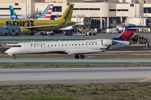 SkyWest Airlines Canadair CRJ-700 N625CA at Los Angeles International Airport (KLAX/LAX)