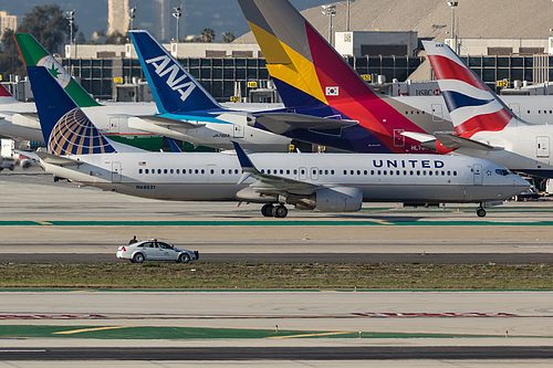 United Airlines Boeing 737-900ER N68821 at Los Angeles International Airport (KLAX/LAX) United Airlines Boeing 737-900ER N68821 at Los Angeles International Airport (KLAX/LAX)