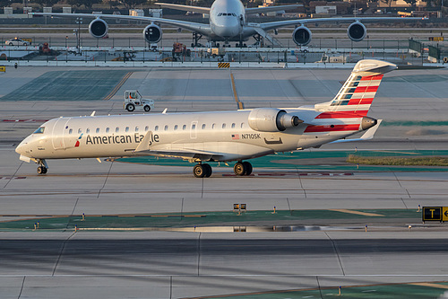 SkyWest Airlines Canadair CRJ-700 N710SK at Los Angeles International Airport (KLAX/LAX) SkyWest Airlines Canadair CRJ-700 N710SK at Los Angeles International Airport (KLAX/LAX)