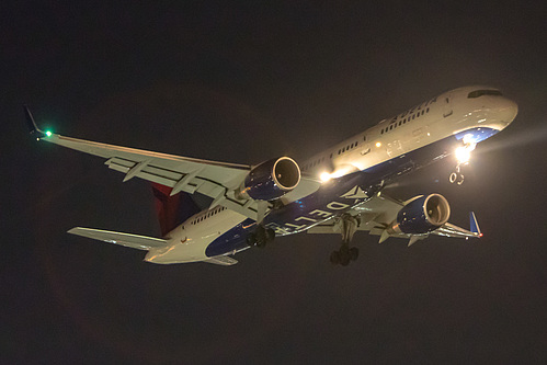 Delta Air Lines Boeing 757-200 N710TW at Los Angeles International Airport (KLAX/LAX)