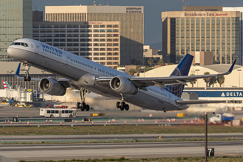 United Airlines Boeing 757-300 N75853 at Los Angeles International Airport (KLAX/LAX) United Airlines Boeing 757-300 N75853 at Los Angeles International Airport (KLAX/LAX)