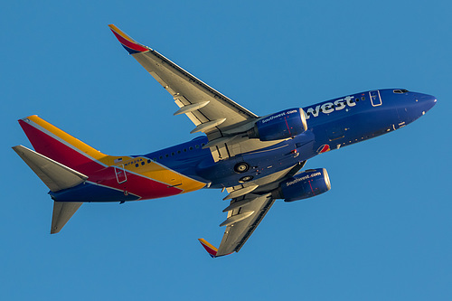 Southwest Airlines Boeing 737-700 N7825A at Los Angeles International Airport (KLAX/LAX)