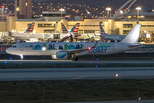 Alaska Airlines Airbus A321-200 N925VA at Los Angeles International Airport (KLAX/LAX)
