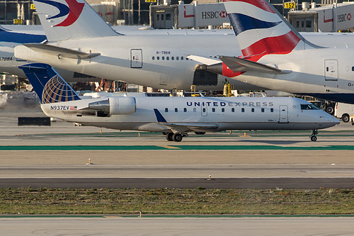 ExpressJet Canadair CRJ-200 N937EV at Los Angeles International Airport (KLAX/LAX) ExpressJet Canadair CRJ-200 N937EV at Los Angeles International Airport (KLAX/LAX)