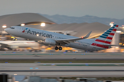 American Airlines Boeing 737-800 N942NN at Los Angeles International Airport (KLAX/LAX) American Airlines Boeing 737-800 N942NN at Los Angeles International Airport (KLAX/LAX)