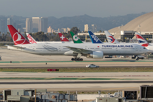 Turkish Airlines Boeing 777-300ER TC-JJZ at Los Angeles International Airport (KLAX/LAX)