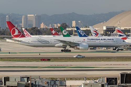 Turkish Airlines Boeing 777-300ER TC-JJZ at Los Angeles International Airport (KLAX/LAX) Turkish Airlines Boeing 777-300ER TC-JJZ at Los Angeles International Airport (KLAX/LAX)