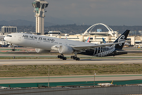 Air New Zealand Boeing 777-300ER ZK-OKM at Los Angeles International Airport (KLAX/LAX) Air New Zealand Boeing 777-300ER ZK-OKM at Los Angeles International Airport (KLAX/LAX)