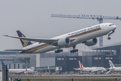 Singapore Airlines Boeing 777-300ER 9V-SNA at London Heathrow Airport (EGLL/LHR)