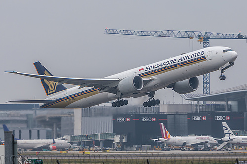 Singapore Airlines Boeing 777-300ER 9V-SNA at London Heathrow Airport (EGLL/LHR) Singapore Airlines Boeing 777-300ER 9V-SNA at London Heathrow Airport (EGLL/LHR)