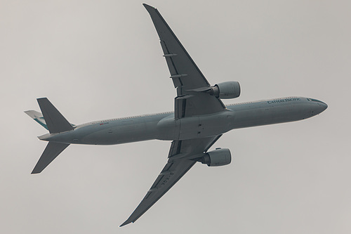 Cathay Pacific Boeing 777-300ER B-KQK at London Heathrow Airport (EGLL/LHR)