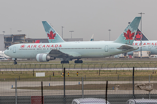 Air Canada Boeing 767-300ER C-GHOZ at London Heathrow Airport (EGLL/LHR) Air Canada Boeing 767-300ER C-GHOZ at London Heathrow Airport (EGLL/LHR)