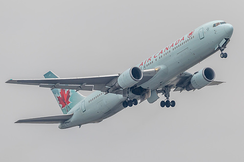 Air Canada Boeing 767-300ER C-GHOZ at London Heathrow Airport (EGLL/LHR) Air Canada Boeing 767-300ER C-GHOZ at London Heathrow Airport (EGLL/LHR)