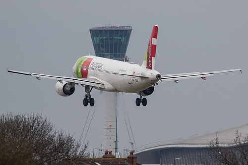 TAP Portugal Airbus A320-200 CS-TQD at London Heathrow Airport (EGLL/LHR)