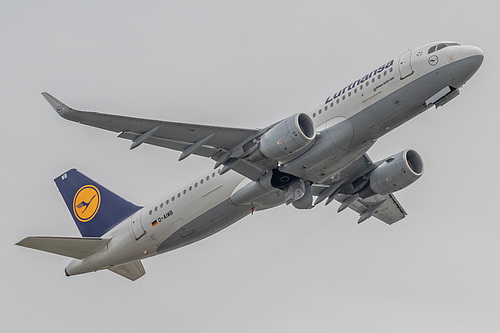 Lufthansa Airbus A320-200 D-AIWB at London Heathrow Airport (EGLL/LHR)