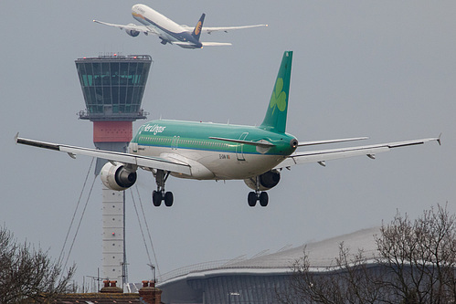 Aer Lingus Airbus A320-200 EI-DVN at London Heathrow Airport (EGLL/LHR) Aer Lingus Airbus A320-200 EI-DVN at London Heathrow Airport (EGLL/LHR)