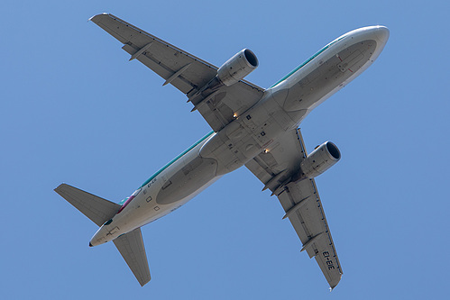 Alitalia Airbus A320-200 EI-EIE at London Heathrow Airport (EGLL/LHR)