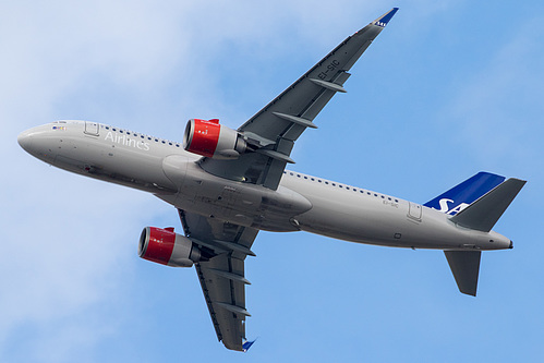 Scandinavian Airlines Ireland Airbus A320neo EI-SIC at London Heathrow Airport (EGLL/LHR)