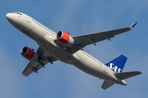 Scandinavian Airlines Ireland Airbus A320neo EI-SID at London Heathrow Airport (EGLL/LHR)