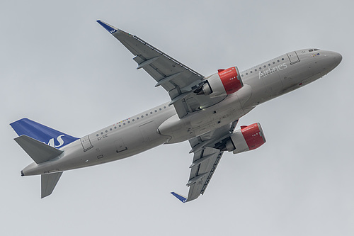 Scandinavian Airlines Ireland Airbus A320neo EI-SIE at London Heathrow Airport (EGLL/LHR)