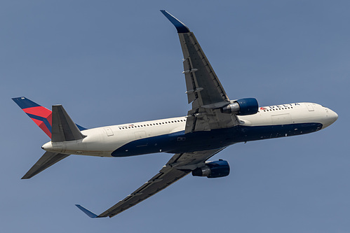 Delta Air Lines Boeing 767-300ER N174DN at London Heathrow Airport (EGLL/LHR)