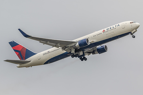 Delta Air Lines Boeing 767-300ER N176DN at London Heathrow Airport (EGLL/LHR)