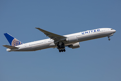 United Airlines Boeing 777-300ER N2243U at London Heathrow Airport (EGLL/LHR)