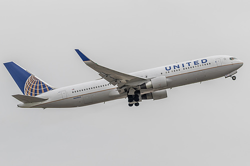 United Airlines Boeing 767-300ER N660UA at London Heathrow Airport (EGLL/LHR)