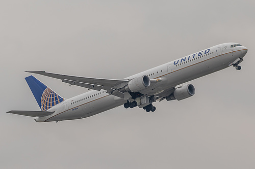 United Airlines Boeing 767-400ER N67058 at London Heathrow Airport (EGLL/LHR)