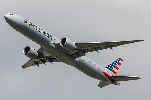 American Airlines Boeing 777-300ER N718AN at London Heathrow Airport (EGLL/LHR)