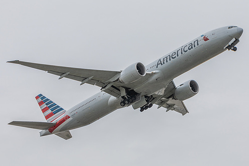American Airlines Boeing 777-300ER N727AN at London Heathrow Airport (EGLL/LHR)