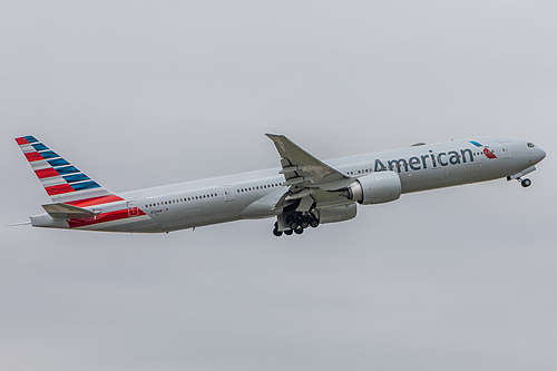 American Airlines Boeing 777-300ER N729AN at London Heathrow Airport (EGLL/LHR)
