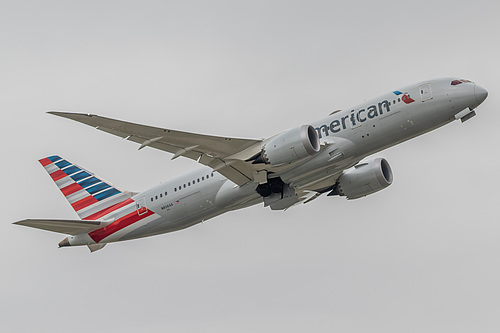 American Airlines Boeing 787-8 N806AA at London Heathrow Airport (EGLL/LHR) American Airlines Boeing 787-8 N806AA at London Heathrow Airport (EGLL/LHR)