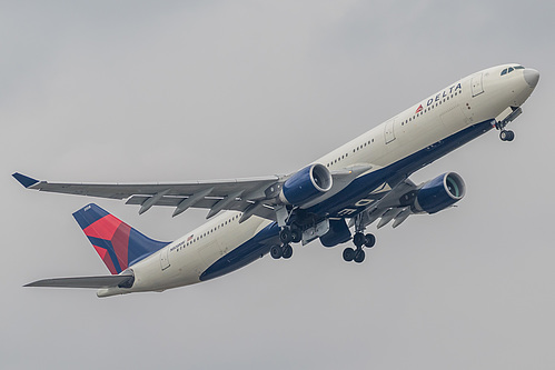 Delta Air Lines Airbus A330-300 N808NW at London Heathrow Airport (EGLL/LHR)