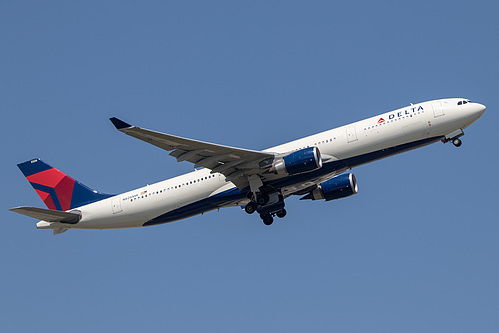 Delta Air Lines Airbus A330-300 N826NW at London Heathrow Airport (EGLL/LHR)